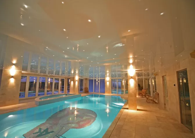 Натяжные потолки Lumfer